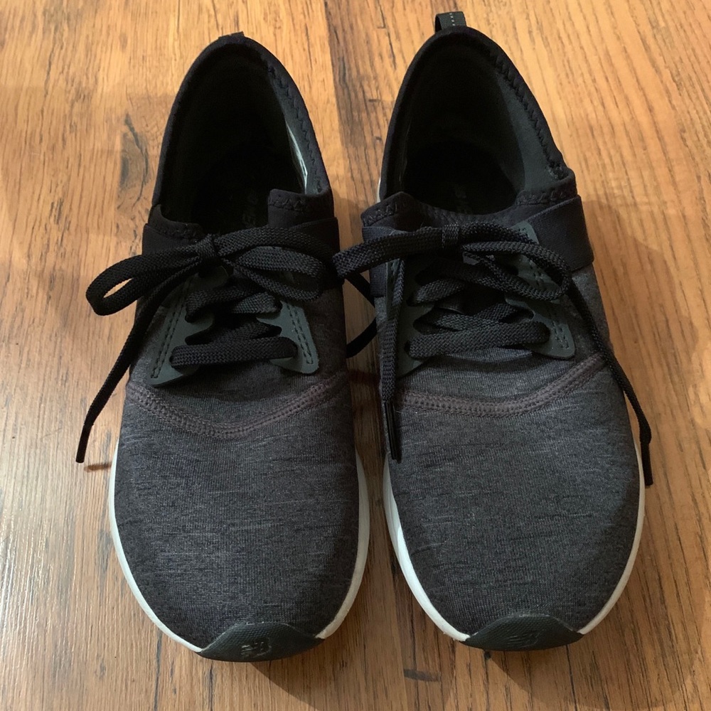 Women’s new balance black sneaker